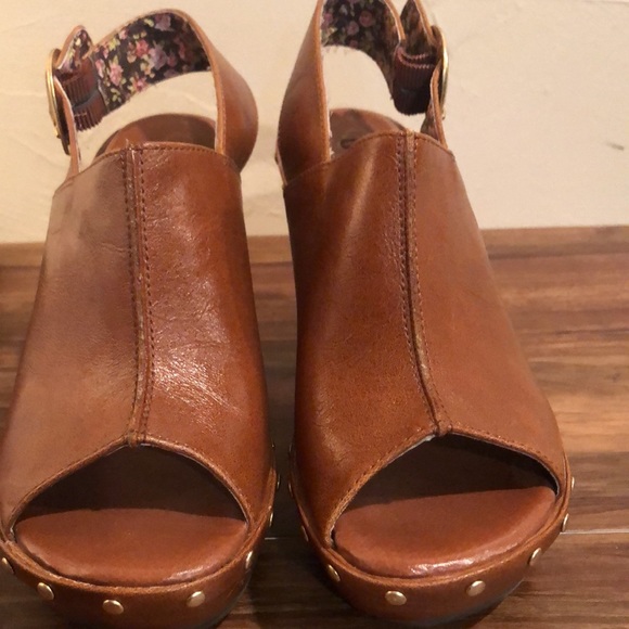 Unlisted leather look studded sandals. Size 8.5 - Picture 2 of 5